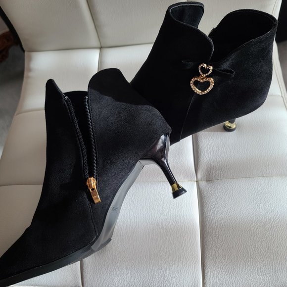 Shoes - Picture 4 of 6